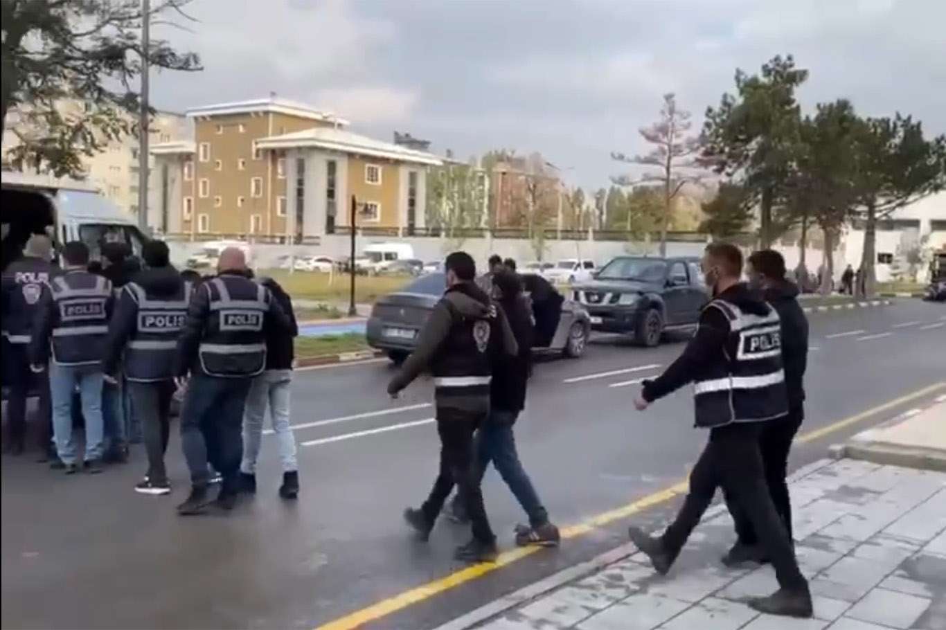 Şifreli konuşmaları çözülen hırsızlar yakalandı